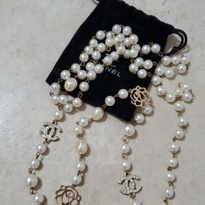 Vintage White Faux Pearl, Rhinestone & Gold Necklace